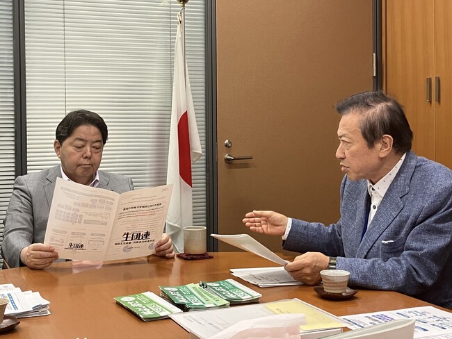 国家財政の見える化を目指して　生団連より林芳正内閣官房長官へ「国民の将来不安解消に向けた提言」を手交