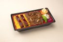 『うなぎ&スタミナ焼肉弁当』(税込1,253円/1個) 『うなぎ&スタミナ焼肉弁当』(税込1,253円/1個)