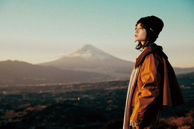 “顔面国宝”の呼び声高し…ExWHYZ「mikina」1stソロ写真集、本日予約スタート！