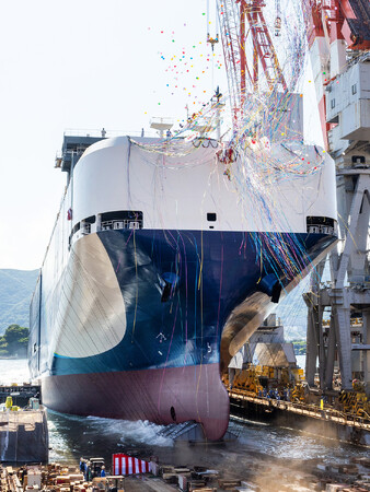 三菱造船、トヨフジ海運向けLNG燃料ロールオン・ロールオフ貨物船「TRANS HARMONY GREEN」の命名・進水式を下関で実施