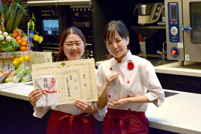 ーーー 「給食の鉄人2024」開催決定　ーーー　　　　　　　　　 　　　　　　　　　　　給食の鉄人2024の募集レシピは「緑黄色野菜」を使用したおやつ！！