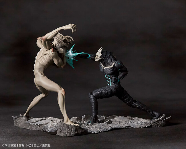 アニメ『怪獣8号』から、「怪獣8号vs怪獣9号」「亜白ミナ」の1/18スケールフィギュアが登場。あみあみにて予約受付中。