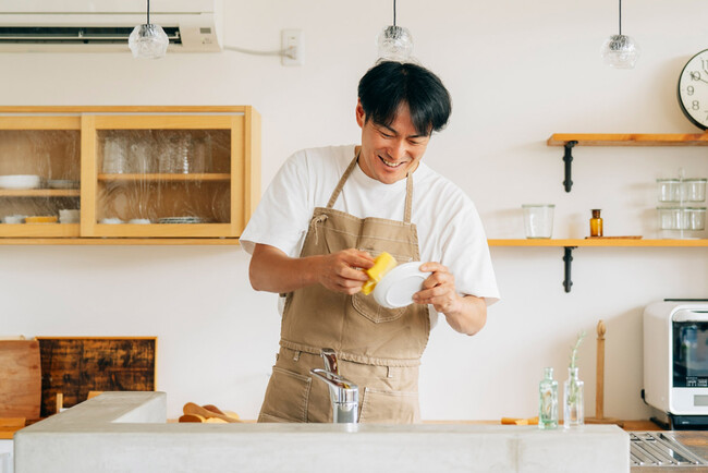 世の男性は日常的に家事をしている人が多数！？得意な家事と苦手な家事の1位が同じ結果に！その理由について男性200人に聞きました