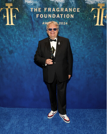 【ルイ・ヴィトン】ジャック・キャヴァリエ・ベルトリュードが、フレグランス・ファンデーションの式典でTFF生涯功労師賞を受賞