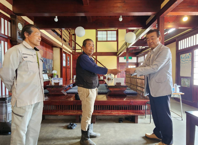 佐渡土産の売上の一部を「一般社団法人 宿根木を愛する会」に寄付