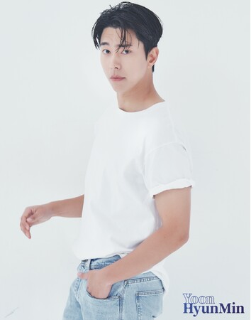 韓国ロマンチックコメディー職人の俳優ユン・ヒョンミン、 日本初の公式「FANTOWN」オープン