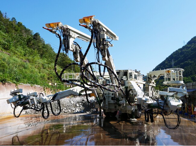 国内初！山岳トンネル工事で2ノズル吹付け機を自動化
