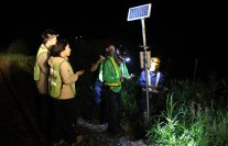 【岡山理科大学】若桜鉄道18カ所の「鹿ソニック」点検／理大の辻特担教授