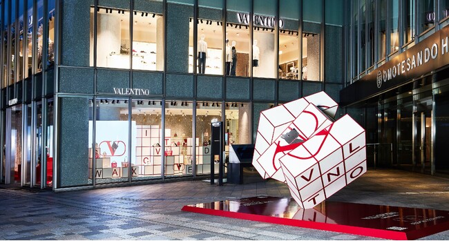 ヴァレンティノ ガラヴァーニ “ロックスタッズ ペット”限定のインストアイベントをヴァレンティノ 表参道にて開催 | ６月11日(火)～24日(月)