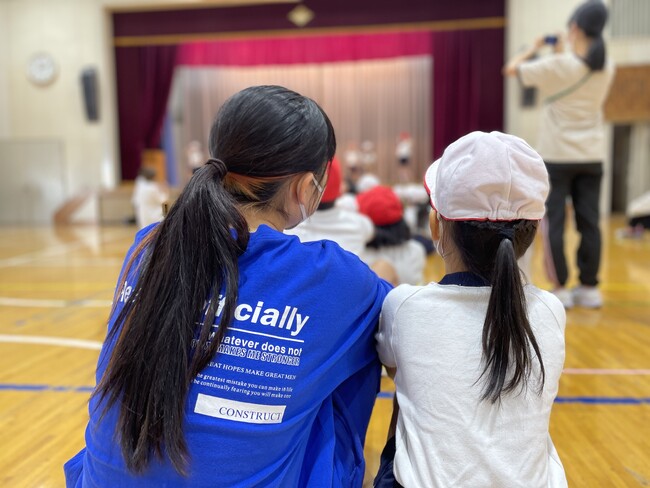 ダンス専攻の専門学生が地域の小学校の体育授業の講師を担当する産学連携プロジェクト“ダンスアカデミー2024”が開校
