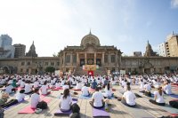 駐日インド大使館主催のヨガイベント「第10回国際ヨガの日2024」6月21日築地本願寺で開催