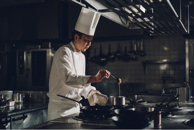 【LE UN 神戸迎賓館】シェフのプレゼンテーションとともにお食事を愉しめるオリジナルコースを6月より提供開始