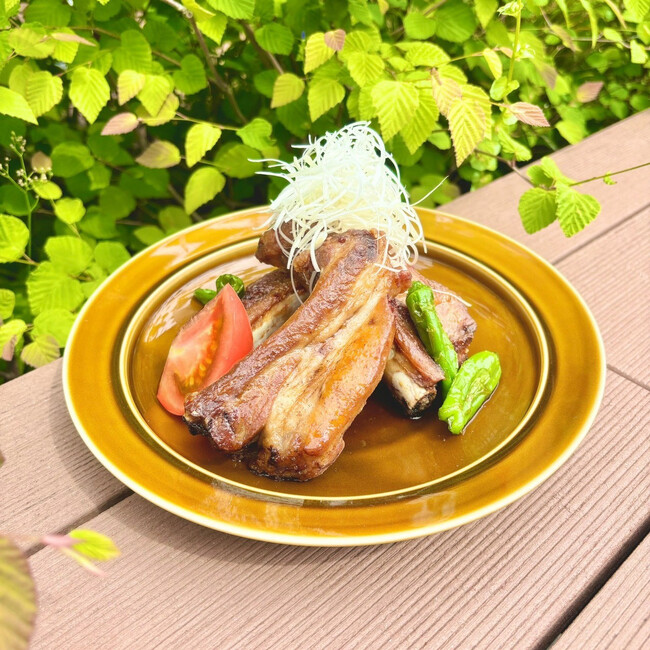 【名古屋市中区・久屋大通公園】期間限定メニュー【スペアリブのフリット～ハチミツ黒酢ソース】の販売を開始！セットドリンク対象メニュー｜エロイーズカフェ名古屋店