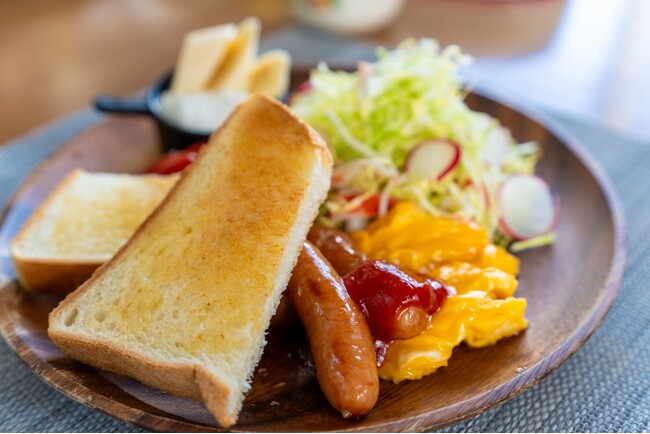 毎日朝食を食べている人の割合は？食べるメニューはパン派とご飯派どっちが多い？健康のために食べている人が多い模様