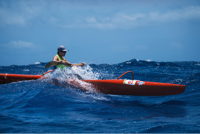 イベント「蒲郡 PADDLE SESSION」で蒲郡市の魅力を発信。 日本を代表するパドラーである金子ケニー氏を講師に迎え、アウトリガーカヌーとスタンドアップパドルボード(SUP)のイベントを開催。