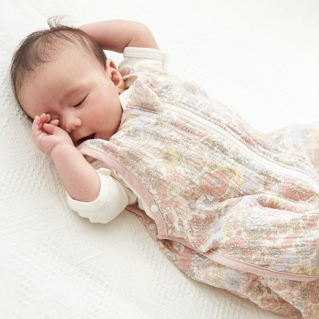 プティマインが、モデル「浅見れいな」さんと乳幼児睡眠コンサルタント「BABY SLEEP SCHOOL TOKYO」吉岡ゆうこさんとコラボしたオリジナルスリーピングバッグを発売！