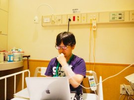 病室で仕事する日常風景 病室で仕事する日常風景