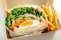 手作りとボリューム、映える見た目にこだわったサンドイッチ店「ほおばるキッチン」1周年！　ノベルティや自家製レモネードのプレゼントを実施