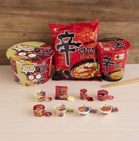 大好評につき辛ラーメンでお馴染みの「農心ジャパン」×「ガシャポン(R)」コラボ第5弾！「農心 Wチャームコレクション」発売！