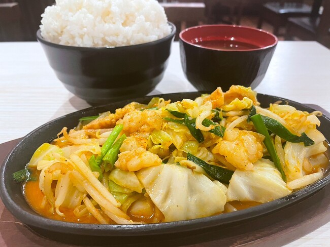 食肉加工工場の運営会社が仕掛ける「ホルモン食堂 ながら精肉店」1万人ご来店突破記念！人気NO.１ホルモン炒め定食を200円引き！