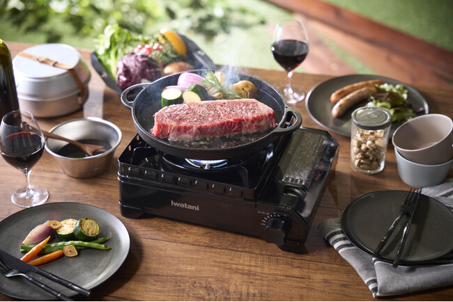 分厚いステーキ肉が美味しく焼ける！イワタニカセットフー専用アクセサリーシリーズから「ステーキ鉄板プレート」を新発売