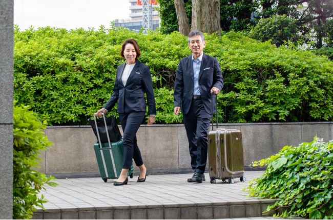 「保安検査で貴重品が無くなる…」そんな悩みを解決！国際協力のための「グローバルスーツ」は6/21(金)再販売