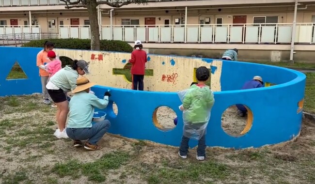 管理会社の長栄、京都市主催の「向島市営住宅 公園遊具ペイント」に住民、NPOとともに参加