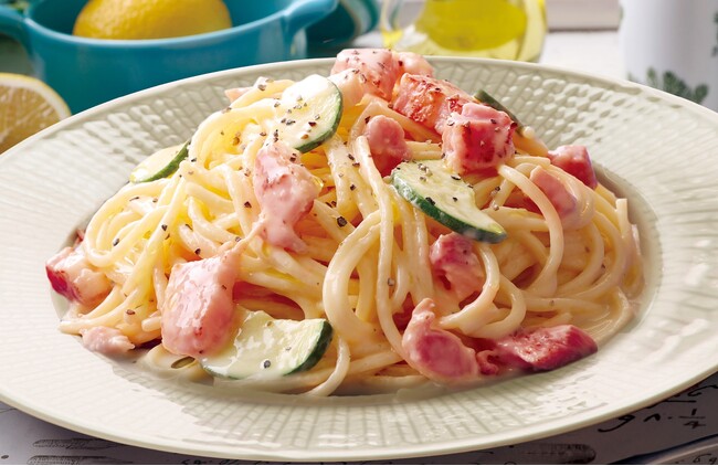 瀬戸内レモンソース使用『熟成パンチェッタのクリームパスタ』　お酒にもぴったり！『スパイシーフライドチキン』　かける！つける！ほおばる！『とろ～りチーズ』が新発売！！
