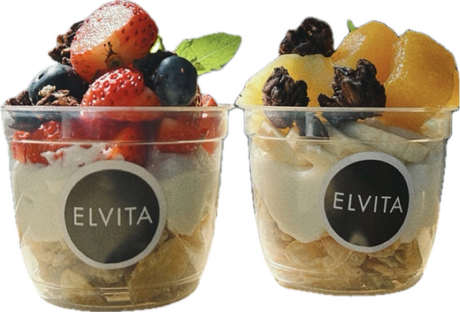 今大流行中の『ELVITAグリークヨーグルト　フルーツソース付』3種のプチカップ　苺ベリー・マンゴーパイン・幸せを運ぶグリーくまを新発売！！