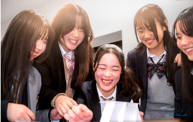 OLIENT TECH株式会社とLiLi株式会社が、高校生/大学生向けのキャリア支援分野で業務提携を開始！