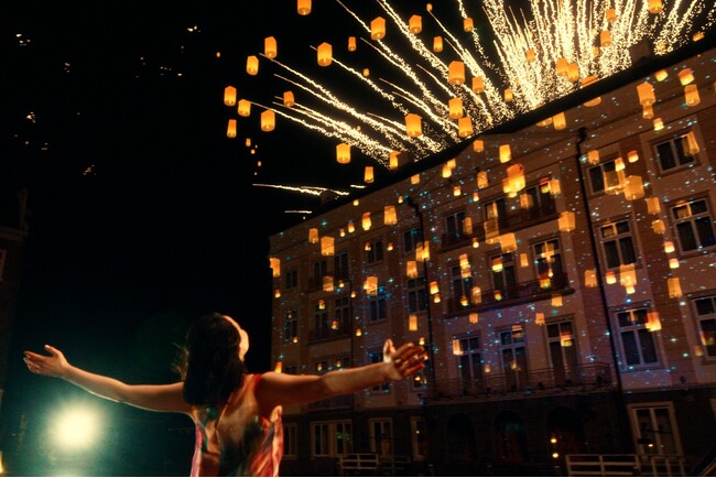 ストーリーを一新、演出もグレードアップしたランタンショーに、今年はナイトプールも毎日開催決定！昼だけでなく夜も大感動のサマーヴァカンスが叶う『スペクタクルサマーフェスティバル』最新情報を公開