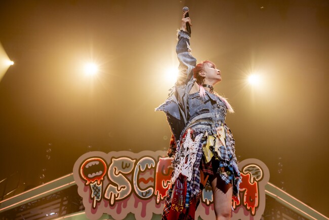 LiSA、ソロデビュー13周年記念ライブ「LiVE is Smile Always～i SCREAM～」約40分の密着映像と合わせてTBSチャンネル1で6月22日（土）に独占放送！