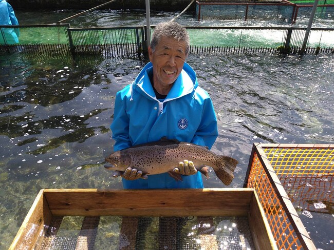 長野県ブランド魚「信州サーモン」誕生２０周年！　休暇村乗鞍高原では２０周年を祝して、信州サーモンを３００ｇ使った新ランチ「３０２６のりくら信州サーモン丼」を７月１日から限定販売します
