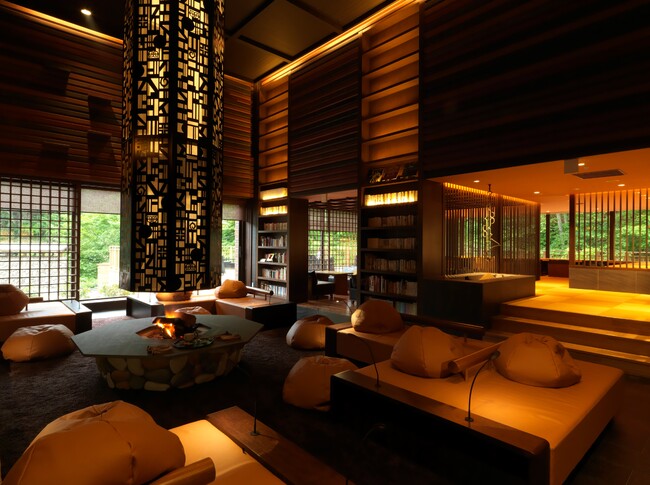 北海道「ニセコ昆布温泉 鶴雅別荘 杢の抄」で贅沢なひととき！『オホロジン』カクテルと『ニセコ蝦夷富士』の吟醸・大吟醸飲み比べ付き宿泊プランが登場！