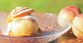 ▲『淡路産桃のまるごとシュークリーム』 ▲『淡路産桃のまるごとシュークリーム』