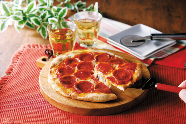 本場ナポリの味わいをおうちで！大人気「窯焼き　全粒粉入り冷凍Pizzaシリーズ」から新フレーバーが登場「ピッツァ　ペパロニ」