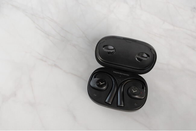 ドイツの定番スタジオヘッドホンメーカー・beyerdynamic が、同社初の耳を塞がないオープンイヤー型トゥルーワイヤレスイヤホン「Verio 200」を発表