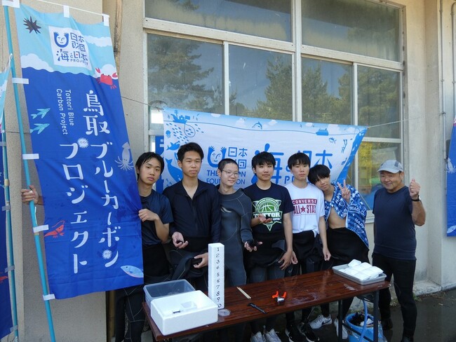 青谷高校にて、高校生がウニ身入り調査を開始！