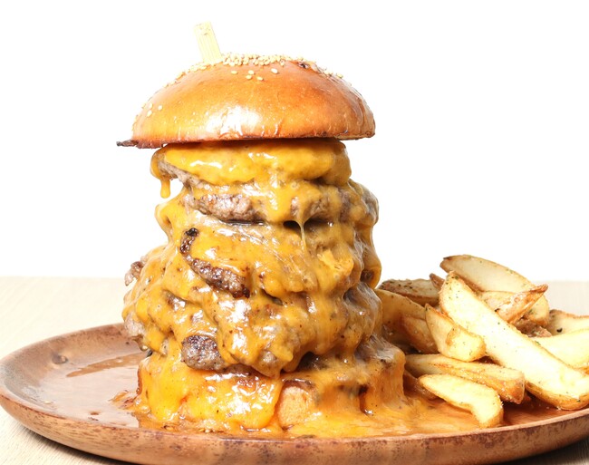 「夏×ギルティフード」高さはなんと15cm！！10段重ねの「GUILTY WAGYU SMASHBURGER」や常識破りな4段重ねの国産牛・和牛100％ とろけるハンバーグも登場！