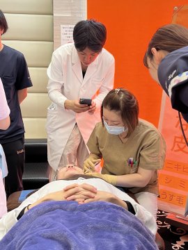 田中先生の手技を間近で見ることができる 田中先生の手技を間近で見ることができる