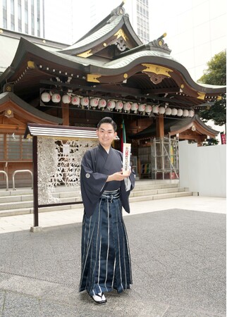 彩青がデビュー５周年記念シングル「さらば桜島」発売日に東京・虎ノ門金刀比羅宮でヒット祈願＆歌唱奉納。尺八、三味線も披露