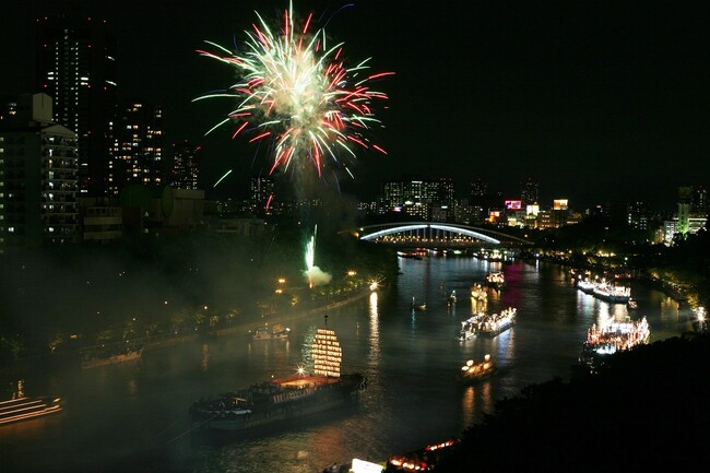「天神祭」船渡御・奉納花火 「供奉船(ぐぶせん)」船上特別観覧ツアーを発売