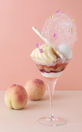 【リーガロイヤルホテル（大阪）】甘くとろける旬の桃を堪能！夏にぴったりの桃パフェ誕生「Royal Peach Parfait（ロイヤル ピーチ パフェ）」