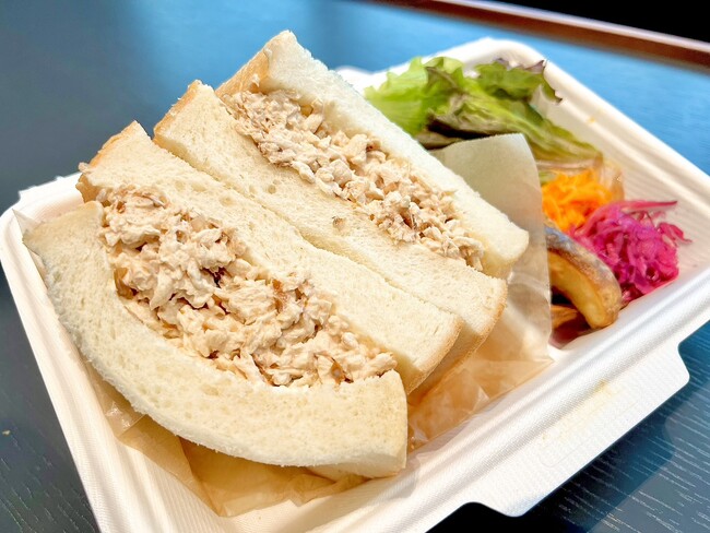 兼松、大豆・黄エンドウ豆をまるごと使ったサステナブルな食材「ミラクルミート」を活用した新メニューを、社内カフェにて提供開始