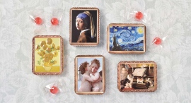 まるで絵画のようなキャンディー入りのミニ缶が新登場!? フェルメールの『真珠の耳飾りの少女』やゴッホの『ひまわり』『星月夜』などを6/28~ブルーブルーエで発売 まるで絵画のようなキャンディー入りのミニ缶が新登場!? フェルメールの『真珠の耳飾りの少女』やゴッホの『ひまわり』『星月夜』などを6/28~ブルーブルーエで発売