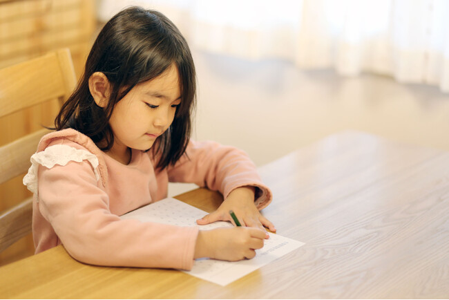 発達障害児教育学者が考案したプログラムで、学習支援を軸に障害児の自立を目指す放課後等デイサービス「学習サポートscrumPLUS沖縄南城校」がイオンタウン南城大里店に8月１日オープン！イオンへ初出店！