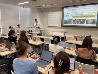 共立女子大学とカゴメ株式会社による産学連携の取組み「もっと知ってもっと削減、トマトの有効活用プロジェクト」