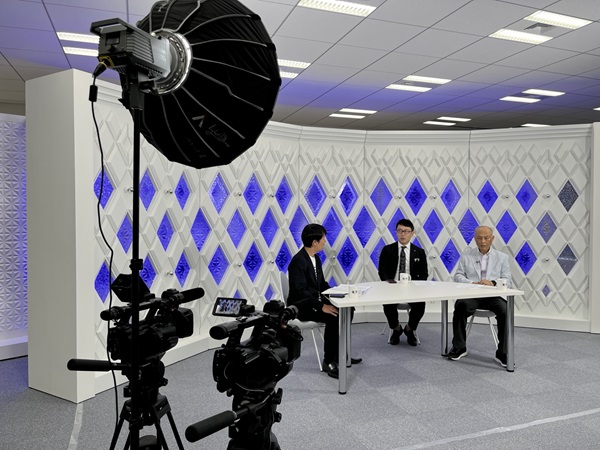 IT企業が「YouTube専用スタジオ」を開設！チャンネル登録者数100万人を目指して設備強化