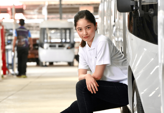 EVミニバス『Smart BUS』を展開するアセンブルポイント　女優・森あゆさんを公式アンバサダーに起用　公式Tiktok「森あゆとヒッピーの日常」も開設