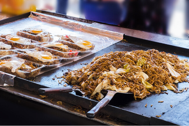 【2024夏祭り】7割の人が行く予定アリ！夏祭りの屋台で最も好きなもの（食べ物・食べ物以外）各1位は何！？